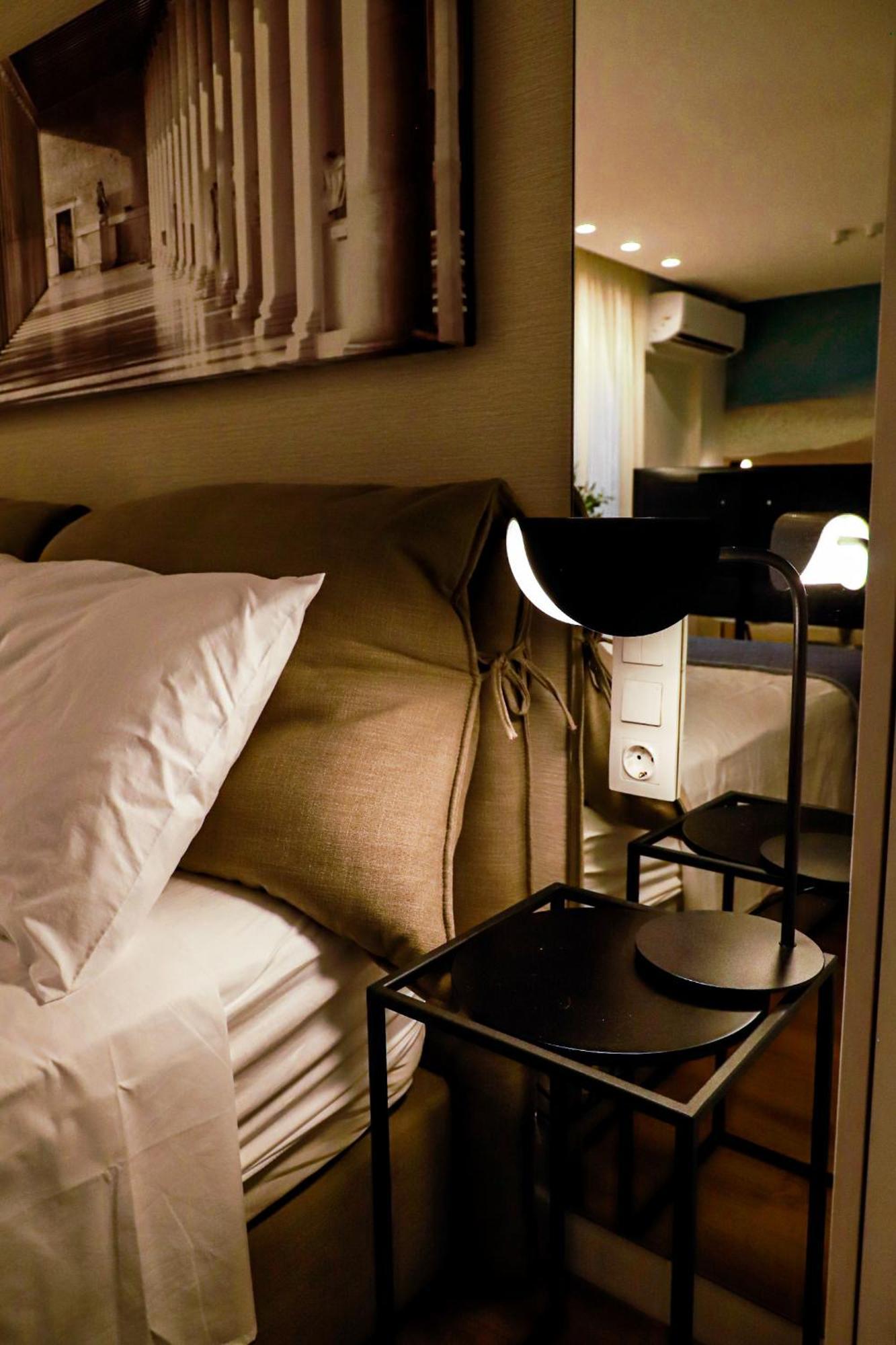Renovated Apartment With Roof Garden Access, 15 M Walk To Acropolis 아테네 외부 사진