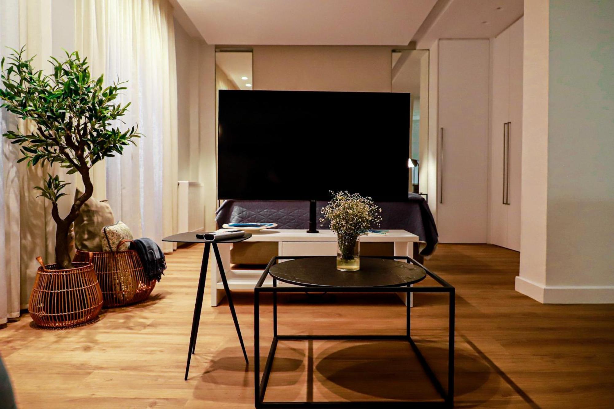 Renovated Apartment With Roof Garden Access, 15 M Walk To Acropolis 아테네 외부 사진