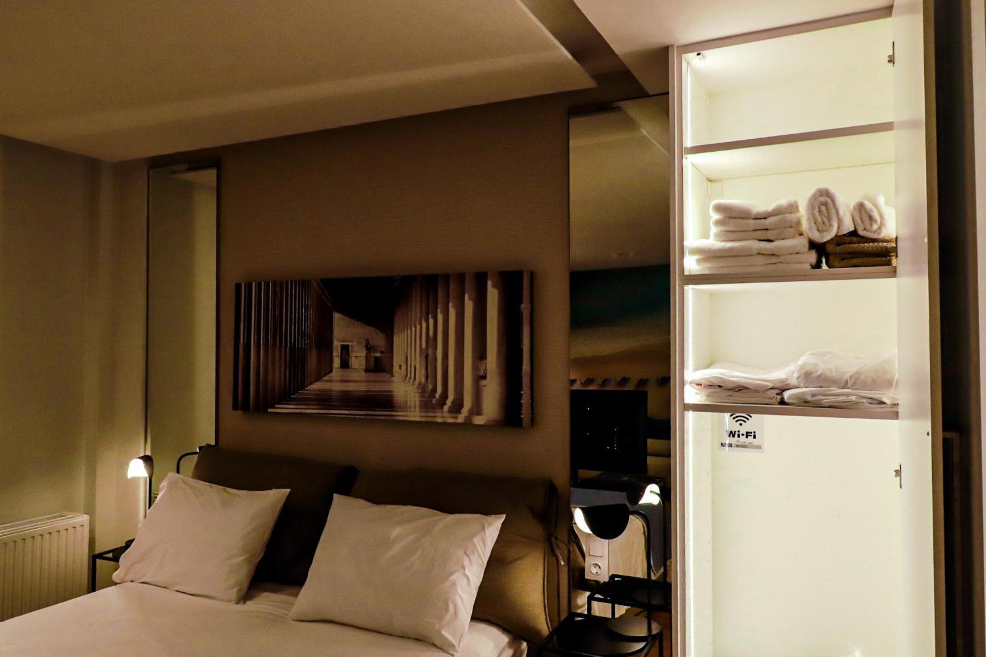Renovated Apartment With Roof Garden Access, 15 M Walk To Acropolis 아테네 외부 사진